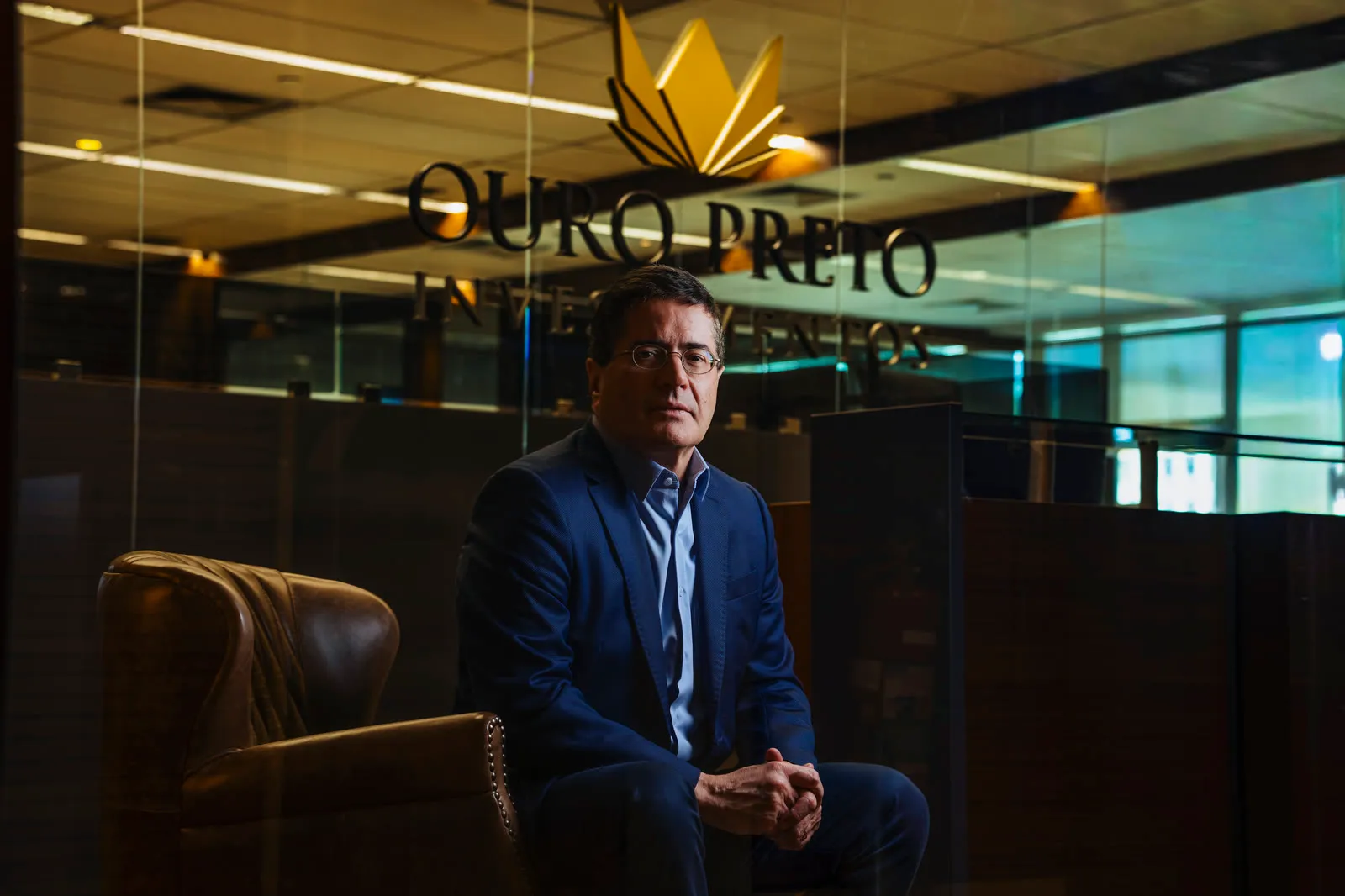 Empresário na sede da Ouro Preto Investimentos